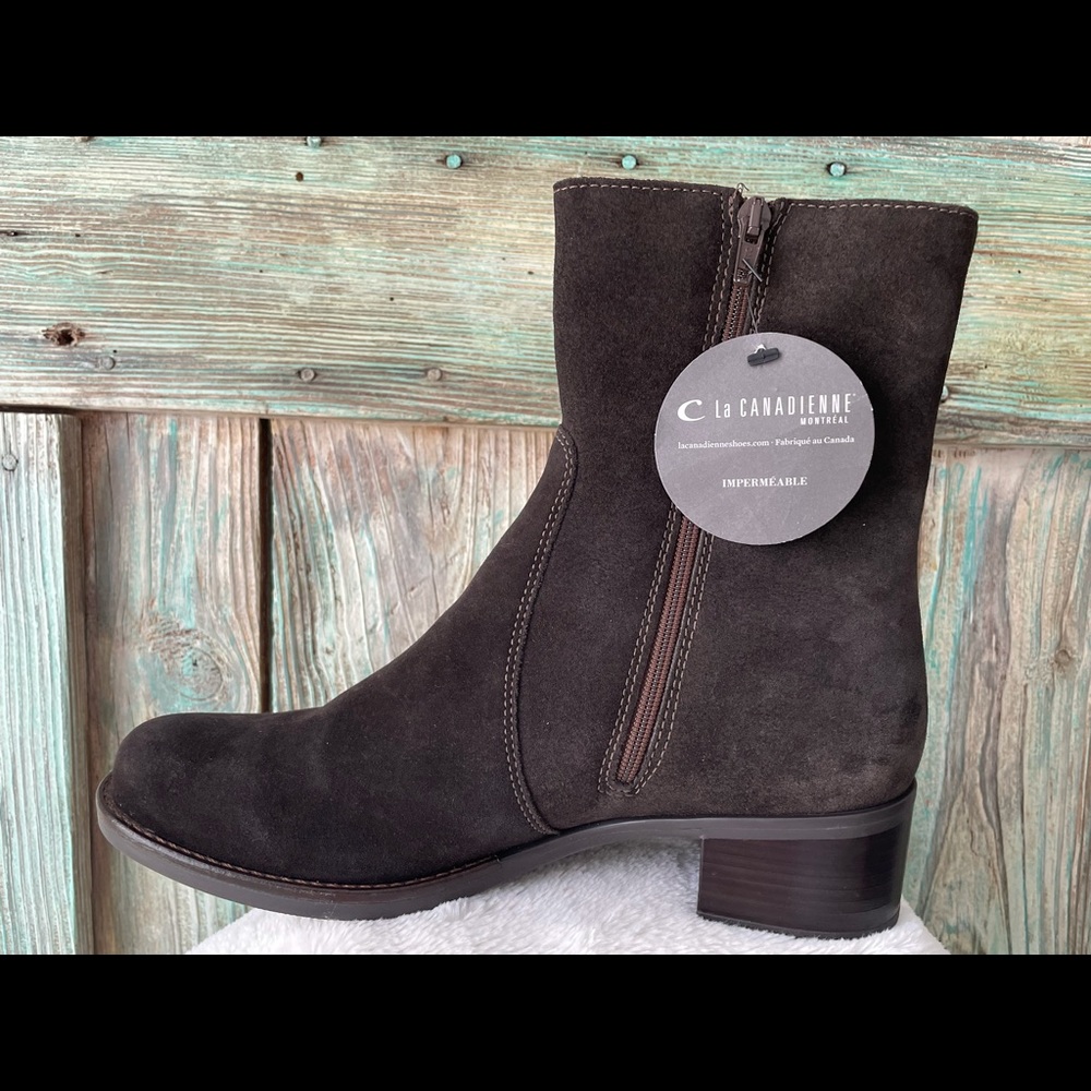 La CANADIENNE Waterproof dark brown suede boots.